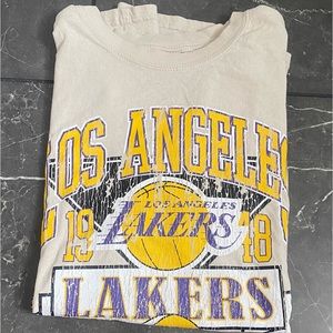 URBAN OUTFITTERS - Lakers tshirt